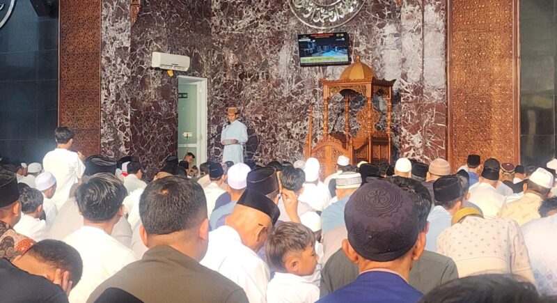 Bupati Lamsel saat memberikan sambutan di hari raya Idul Fitri tahun 2025. (Poto muslim pranata)
