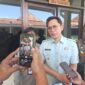 Bupati Lampung Selatan Radityo Egi Pratama tengah diwawancarai awak media. Foto.Ist