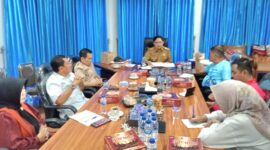 Plt Ketua KONI Lampung Budi Darmawan saat rapat bersama pengurus KONI Lampung ( dok Humaa KONI Lampung).