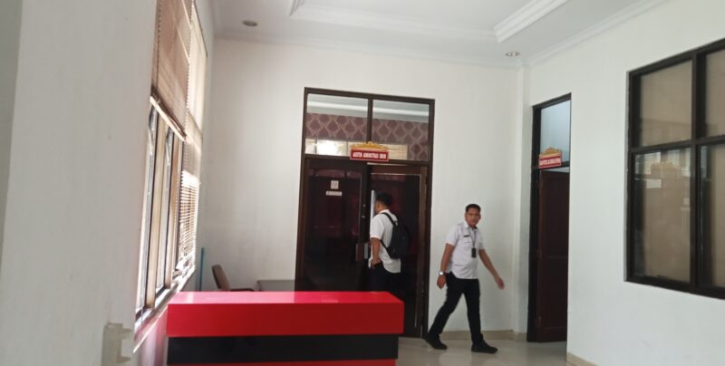 Ruangan Asisten Bidang Adum Setkab Lamsel kosong jabatan. Foto.Juwantoro