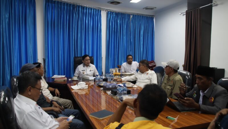 Plt Ketua KONI Lampung Budi Darmawan,  saat rapat bersama Ketua KONI daerah ( dok Humas KONI Lampung).