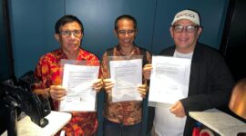 Zulmasyah dan Hendry CH Bangun poto Bersama usai menyepakati Kongres di percepat.(poto Ist).