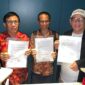 Zulmasyah dan Hendry CH Bangun poto Bersama usai menyepakati Kongres di percepat.(poto Ist).