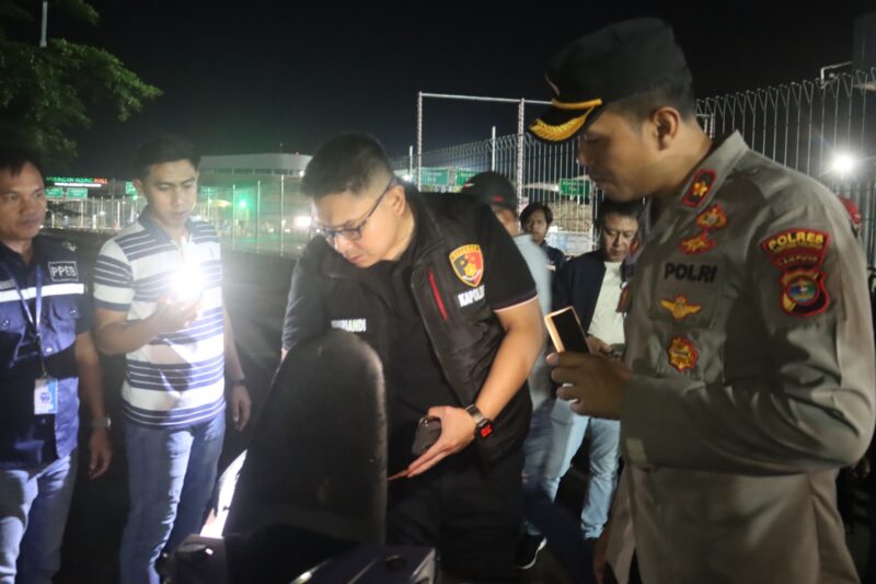 Aparat mengamankan pelaku premanisme di Pelabuhan Bakauheni Lampung Selatan ( dok Humas Polres Lamsel).