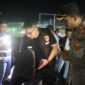 Aparat mengamankan pelaku premanisme di Pelabuhan Bakauheni Lampung Selatan ( dok Humas Polres Lamsel).