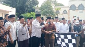 Poto: Wakil Bupati Syaiful Anwar Saat melepas Jemaah Haji Asal Lamsel ( ist).