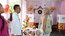 Jihan Nurlela saat meninjau PSU di Kabupaten Pesawan (poto: Diskominfo Pemprov Lampung).