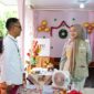 Jihan Nurlela saat meninjau PSU di Kabupaten Pesawan (poto: Diskominfo Pemprov Lampung).