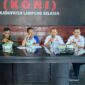 Poto: Plt Ketua KONI Lamsel Zakaria bersama jajaran pengurus saat menggelar rapat persiapan Musorkablub yang akan dilaksanakan pada 12 Juni 2025 ( Ist).