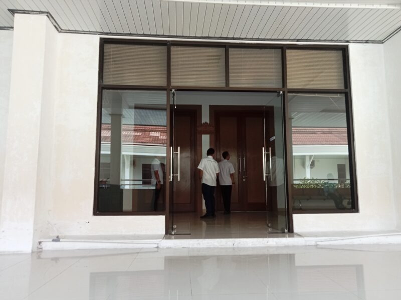 Rakor Pemberantasan Korupsi di Aula Krakatau Kantor Bupati Lampung Selatan tertutup. (Foto.Juwantoro)