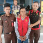 Tampang mantan Peratin Pekon Tanjung Kemala usai ditetapkan tersangka. foto ist