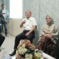 Plt.Direktur RSUD Bon Bazar, Kalianda Reny Ayu Fatimah didqmpingi Kuasa Hukumnya Rusman Efendi. (Foto.Juwantoro)
