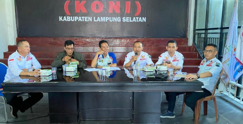 Pengurus KONI Lamsel saat Menggelar rapat persiapan Muskablub yang akan diselenggarakan 12 Juni mendatang.