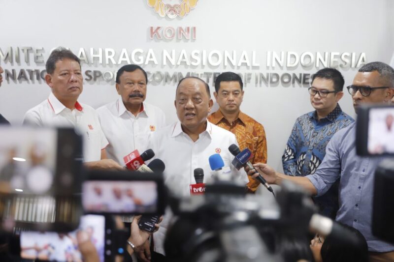Ketua Umum KONI Pusat Letjen TNI (Purn) Marciano Norman saat di wawancara Awak Media ( poto Istimewa).
