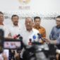 Ketua Umum KONI Pusat Letjen TNI (Purn) Marciano Norman saat di wawancara Awak Media ( poto Istimewa).