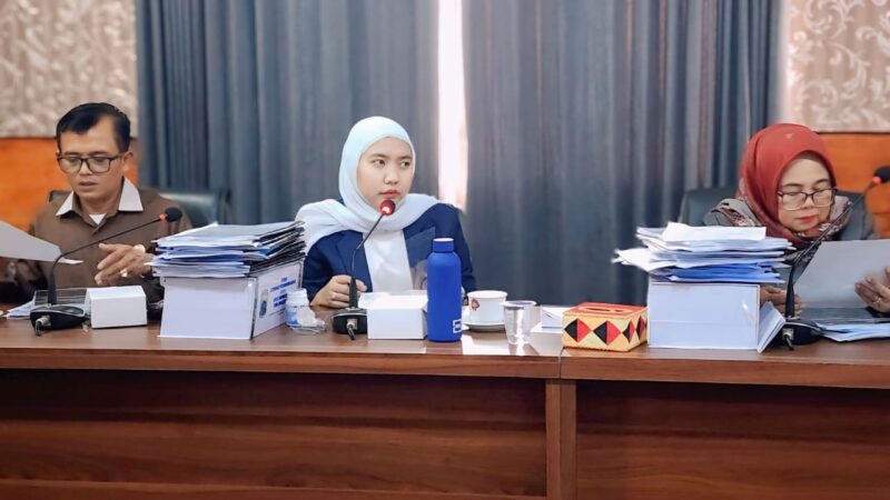 Anggota Fraksi Demokrat DPRD, Fitri Purwanti, S.T., M.T. saat rapat di gedung DPRD Lamsel ( poto Istimewa)