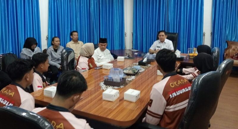 Plt Ketua KONI Lampung Budi Darmawan saat menerima Tim Okada Karate Championship Lampung, yang akan berlaga di ajang Milo International Karate Championship 2025 di Kuala Lumpur, Malaysia (dok Humas KONI Lanpung)