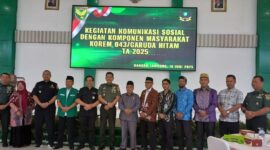 kretaris IPSI Lampung, Riagus Ria, poto bersama Danrem Lampung dan undangan pada acara Komsos yang di gelar di Korem Gatam ( dok IPSI Lampung).