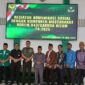 kretaris IPSI Lampung, Riagus Ria, poto bersama Danrem Lampung dan undangan pada acara Komsos yang di gelar di Korem Gatam ( dok IPSI Lampung).