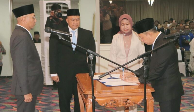 Gubernur Lampung Rahmat Mirzani Djausal resmi melantik Dr. Marindo Kurniawan, S.T., M.M.Sebagai Sekdaprov ( ist).