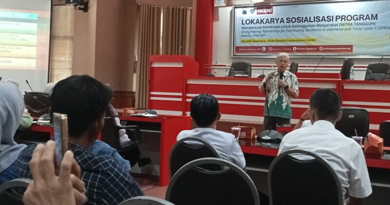 Nanang Priyatna dari Paluma Nusantara tengah memberikan sosialiaasi lokakarya, Rabu, 18 Juni 2025, di Aula Krakatau Kantor Bupati Lamsel. (Foto.Juwantoro)