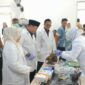 Wakil Bupati Lampung Selatan M.Syaiful Anwar, melihat pelaksanaan vaksinasi terhadap hewan kesayangan, Jumat, 20 Juni 2025. Foto.Juwantoro