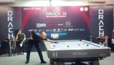 Salah satu peserta Turnamen 9 Ball Open Handicap yang di gelar rumah billyard Drachen (poto Liem).