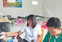 Petugas Puskemas Kalianda saat Kegiatan donor. (Ist).