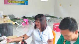 Petugas Puskemas Kalianda saat Kegiatan donor. (Ist).