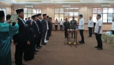 Bupati Lampung Selatan Radityo Egi Pratama lantik 10 pejabat di Lingkup Pemkab Lamsel, Rabu, 2 Juli 2025. (Foto.Juwantoro)