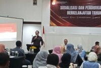 Anggota Komisi II DPR -MPR RI Zulkifli Anwar tengah menjadi narasumber dalam acara sosialisasi dan pendidikan pemilih berkelanjutan tahun 2025, di Aula Legundi Nirwana Krakatau Resort Kalianda. (Foto.Juwantoro)