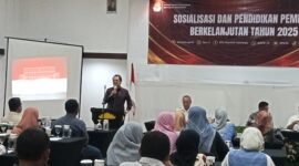 Anggota Komisi II DPR -MPR RI Zulkifli Anwar tengah menjadi narasumber dalam acara sosialisasi dan pendidikan pemilih berkelanjutan tahun 2025, di Aula Legundi Nirwana Krakatau Resort Kalianda. (Foto.Juwantoro)