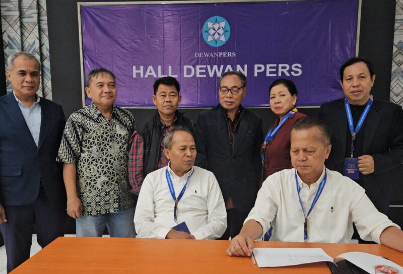 Zulkifli Gani Ottoh dan anggota Steering Committe dalam rapat yang digelar di Hall Dewan Pers, Senin (4/8/2025).