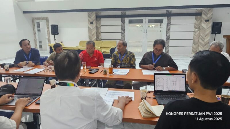 Poto: Panitia Pelaksana Kongres Persatuan PWI 2025 saat menggelar rapat (ist).