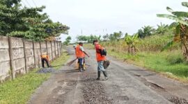 Dinas Pekerjaan Umum dan Penataan Ruang Lampung Selatan meninjau jalan yang akan dilalui kegiatan Krakatau Beach Run, Rabu, 20 Agustus 2025. (Foto.Ist)