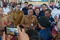 Kepala Dinas Komunikasi, Informatika, dan Statistik, Ganjar Jationo saat wawancara dengan Awak media. ( ist)