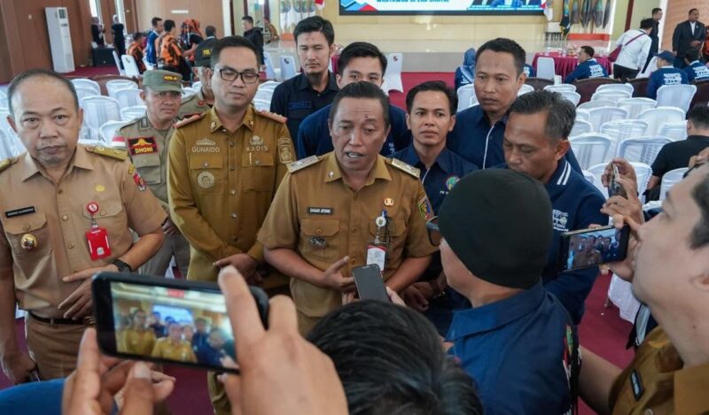 Kepala Dinas Komunikasi, Informatika, dan Statistik, Ganjar Jationo saat wawancara dengan Awak media. ( ist)