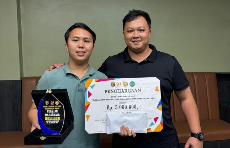 Atlet muda asal Lampung Selatan, Agung poto bersama Ketua Umum POBSI Provinsi Lampung, Taufan Aditya Irana