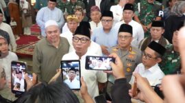 Gubernur Lampung Rahmat Mirzani Djausal berita pernyataan Pers usai Doa bersama (poto: Ist).