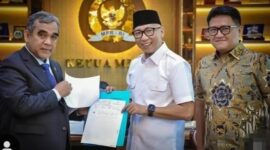 Gubernur Lampung Menyerahkan  Langsung 10  Tuntutan Pendemo Kepada Ketua MPR RI Ahmad Muzani untuk diteruskan ke Pemerintah Pusat ( Sumber Foto : IG ahmadmuzani2_)