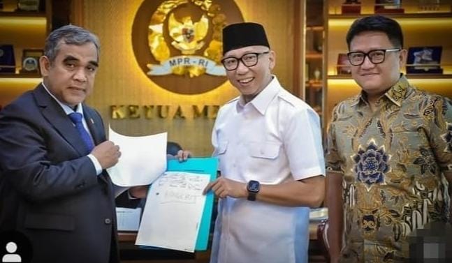 Gubernur Lampung Menyerahkan  Langsung 10  Tuntutan Pendemo Kepada Ketua MPR RI Ahmad Muzani untuk diteruskan ke Pemerintah Pusat ( Sumber Foto : IG ahmadmuzani2_)