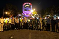 Poto: Kapolsek Polsek Kalianda bersama TNI, Satpol PP, dan Linmas menggelar patroli gabungan di wilayah Kota Kalianda ( ist).
