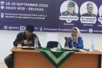 Djuhardi saat memimpin Pelatihan Menulis Puisi dan Alih Bahasa di Kampus UMKO, Kamis (18/9/2025).