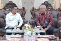 Ketua Umum PWI Pusat, Akhmad Munir dengan
Gubernur Banten Andra Soni di Gedung Negara, Serang, Kamis (18/9/2025).