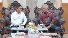 Ketua Umum PWI Pusat, Akhmad Munir dengan
Gubernur Banten Andra Soni di Gedung Negara, Serang, Kamis (18/9/2025).