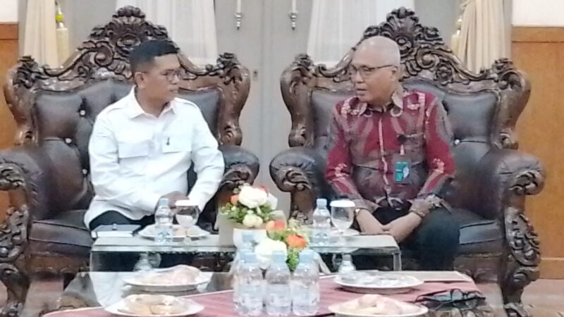 Ketua Umum PWI Pusat, Akhmad Munir dengan
Gubernur Banten Andra Soni di Gedung Negara, Serang, Kamis (18/9/2025).