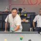 Ketua POBSI Lampung Taufan Aditya Irana Saat mencoba meja bilyar  Faxi Billiard and Coffee yang baru diresmikan (poto Lim).