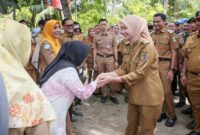 Poto: Wakil Gubernur Lampung Jihan Nurlela Saat mengunjungi Korban Gempa di Kabupaten Tangamus ( dok Diskominfo Provinsi Lampung).
