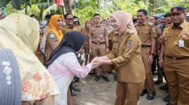 Poto: Wakil Gubernur Lampung Jihan Nurlela Saat mengunjungi Korban Gempa di Kabupaten Tangamus ( dok Diskominfo Provinsi Lampung).
