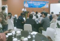 Kabid Pengawasan DPMPPTSP Lampung Selatan Ade Ikhsan tengah memberikan sambutan dalam kegiatan bimtek, Rabu, 24 September 2025. (Foto.Ist)